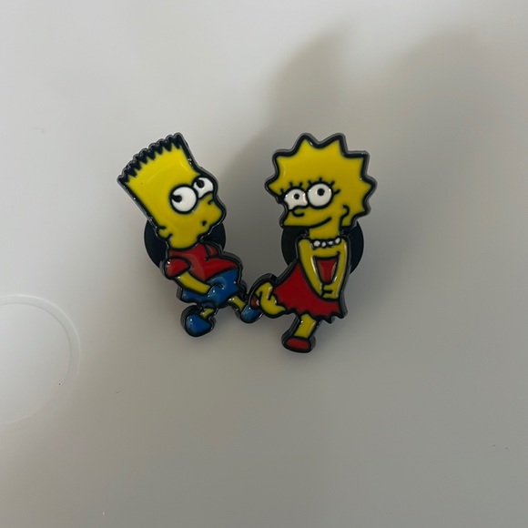 The Simpsons Bart and Lisa Enamel Pin Set - Picture 4 of 6